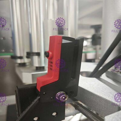 Машина для прикрепления этикеток 50BPM стикера одиночной головы слипчивая для круглой бутылки