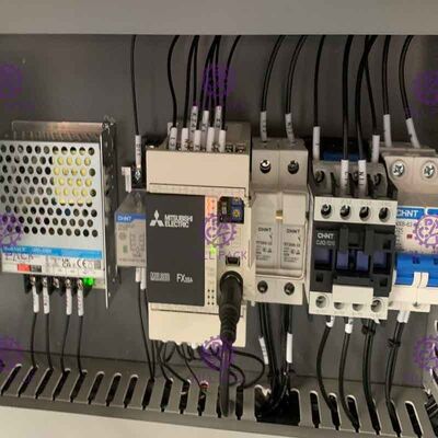 Машина для прикрепления этикеток одиночной собственной личности бутылки любимца стороны 50bpm пластиковой слипчивая