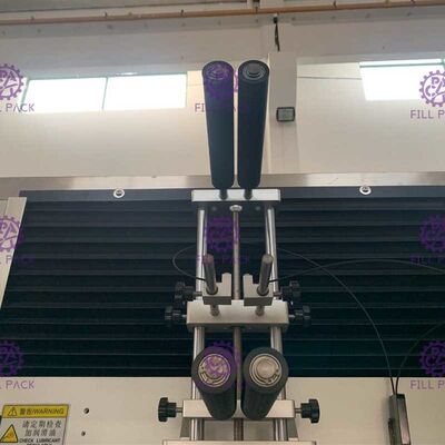 Машина для прикрепления этикеток бутылки сока