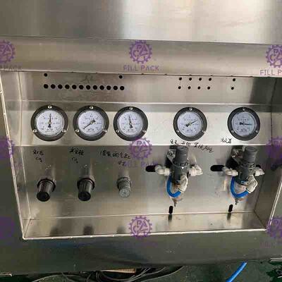 Привинтьте питаясь тип управление Пльк машины завалки колы/консервной банки соды/консервируя машины