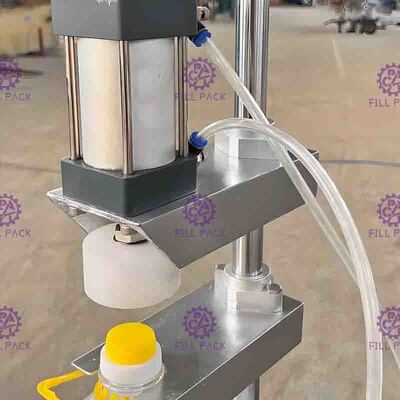 Semi автоматическая пневматическая машина упаковки бутылки для бочонков отжимая крышки