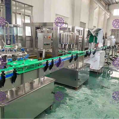 Машина завалки напитка безалкогольного напитка бутылки ЛЮБИМЧИКА Carbonated технологической линией линейная