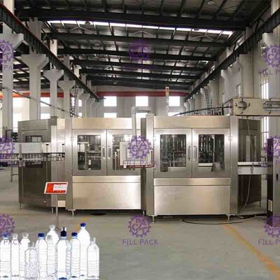 Большая емкость разлила 3 по бутылкам в 1 процессе голов машины завалки 60 воды точном