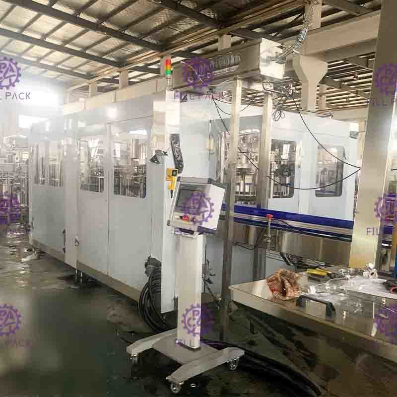15000BPH 3 в 1 машине завалки воды бутылки ЛЮБИМЦА Monoblock чистой выпивая производящ нержавеющую сталь 304 оборудования